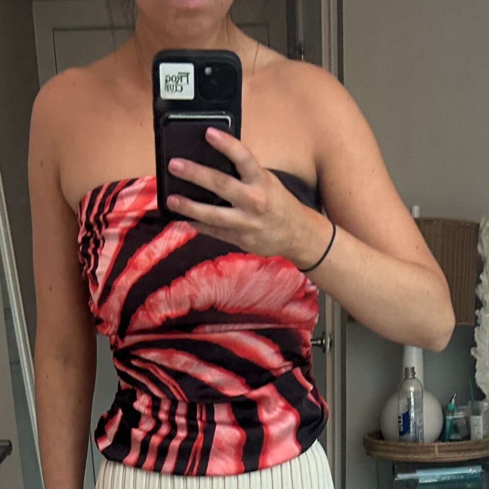 Superdown Della Ruched Strapless Top In Red Multi Size X-small - Picture 2 of 6